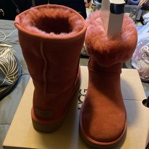 Ugg Boots only wore 1 time they are a size 8.